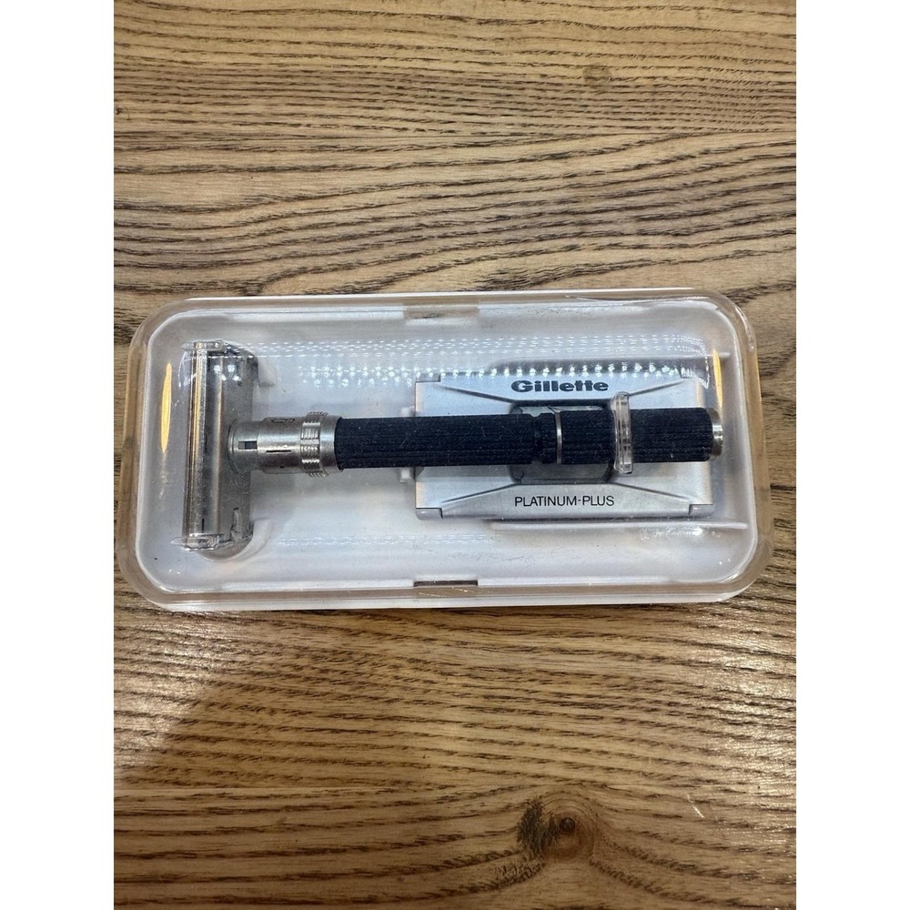 Vintage 1970 P-2 Gillette Super Adjustable Safety Razor Plus Blades And Case